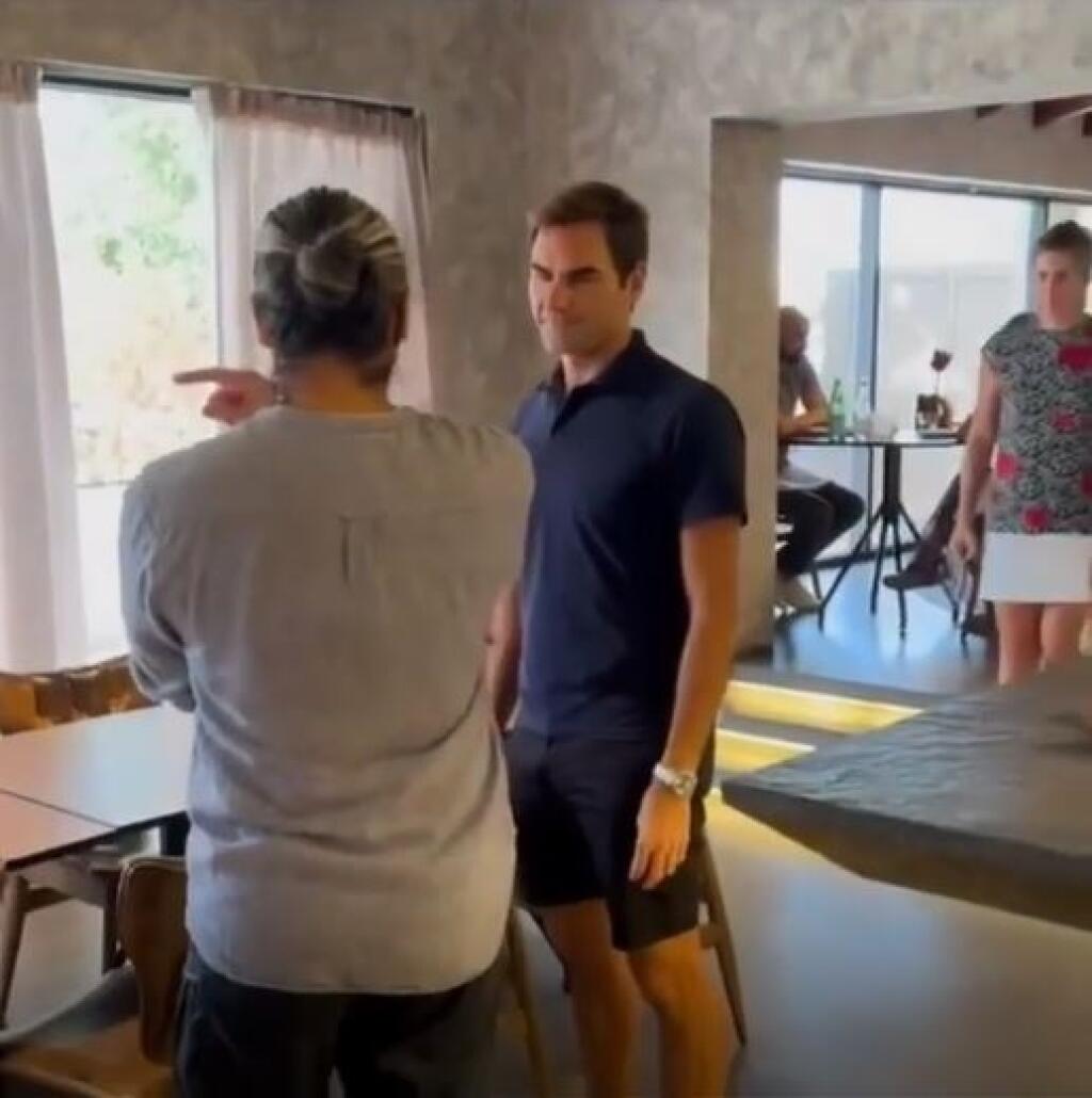 Na videu pri debate s Federera s kuchárom sa mihla aj Mirka.