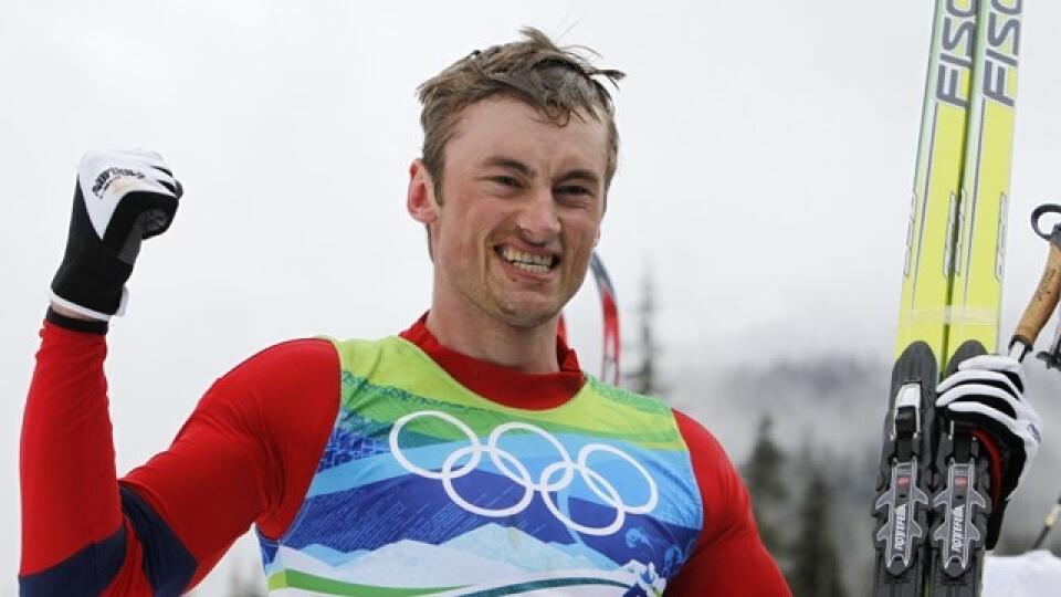 Nórsky reprezentant Petter Northug sa teší z víťazstva v pretekoch na 50 km klasicky.
