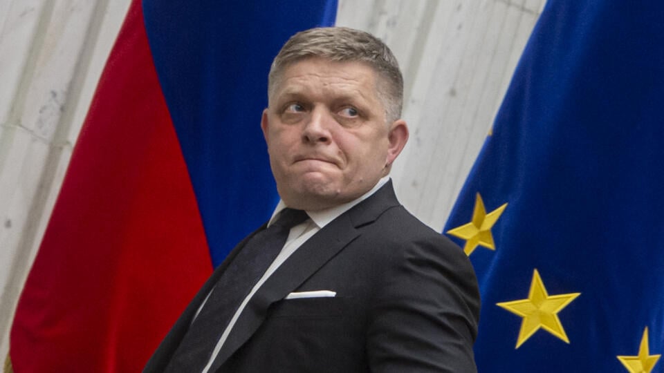 Poslanci Národnej rady (NR) SR v stredajšom hlasovaní neodsúhlasili žiadosť Generálnej prokuratúry (GP) SR o vzatie poslanca Roberta Fica (Smer-SD) do väzby. Na snímke poslanec NR SR Robert Fico (Smer-SD) po hlasovaní 4. mája 2022 v Bratislave. FOTO TASR - Martin Baumann