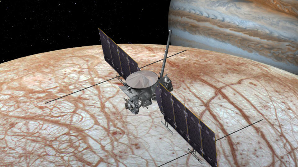 Europa Clipper: Takto by mal vyzerať prieskumný satelit, ktorý v druhej dekáde nasmeruje k Európe NASA, k povrchu by sa mal priblížiť až na 25 kilometrov.