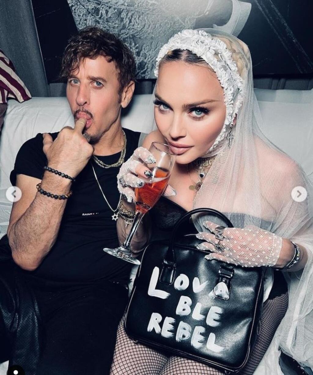 Madonna má na svojich fotografiách vyretušovanú tvár.