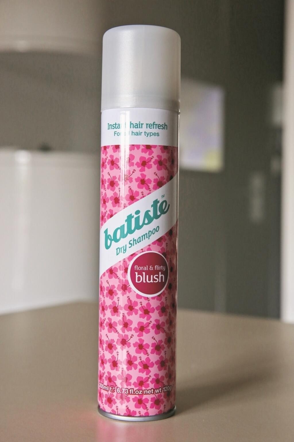 Bez suchého
šampónu
v spreji sa
nepohne. Drží
účes a nemusí
si umývať vlasy
každý deň.