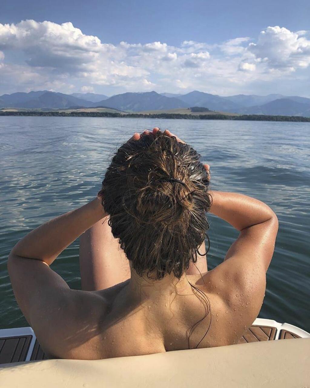 Opaľuje sa Petra Vlhová hore bez?
