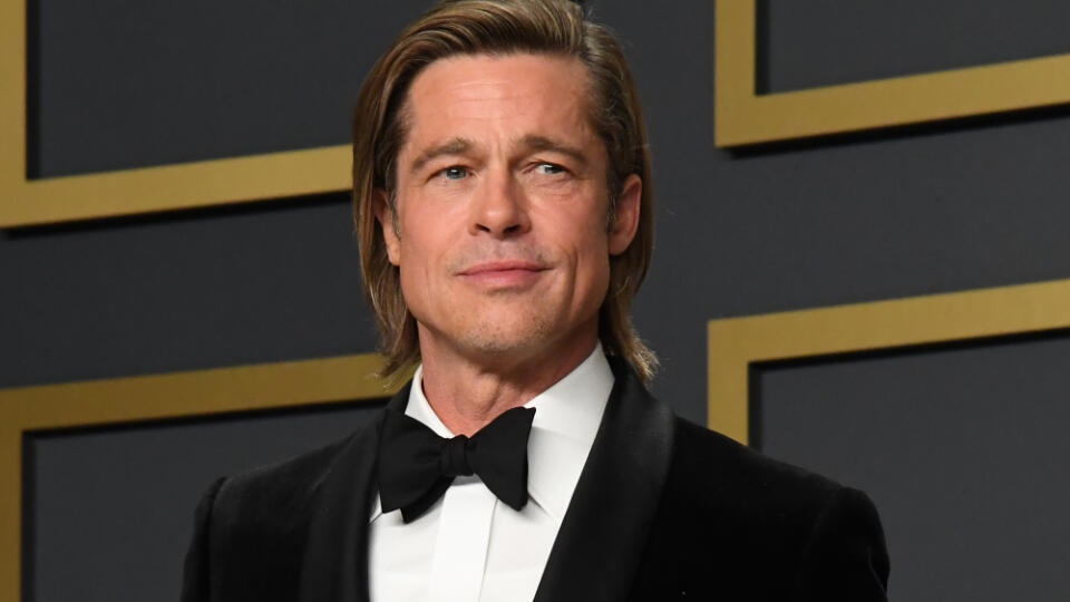 Oscara si v kategórii najlepší herec vo vedľajšej úlohe prevzal Brad Pitt.