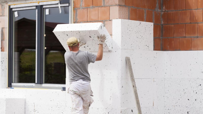 Výmena okien či zateplenie: Na obnovy budov je na Slovensku vyčlenená vyše miliarda eur 