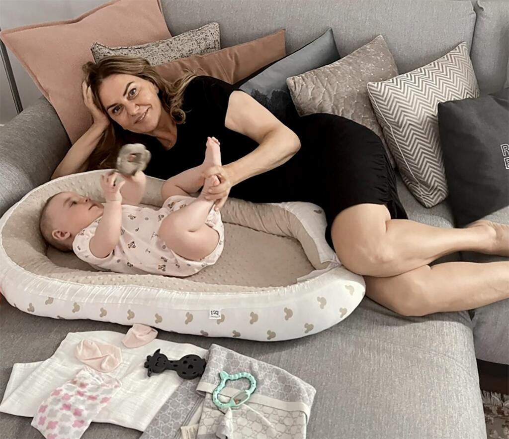 Monika Beňová s dcérkou.