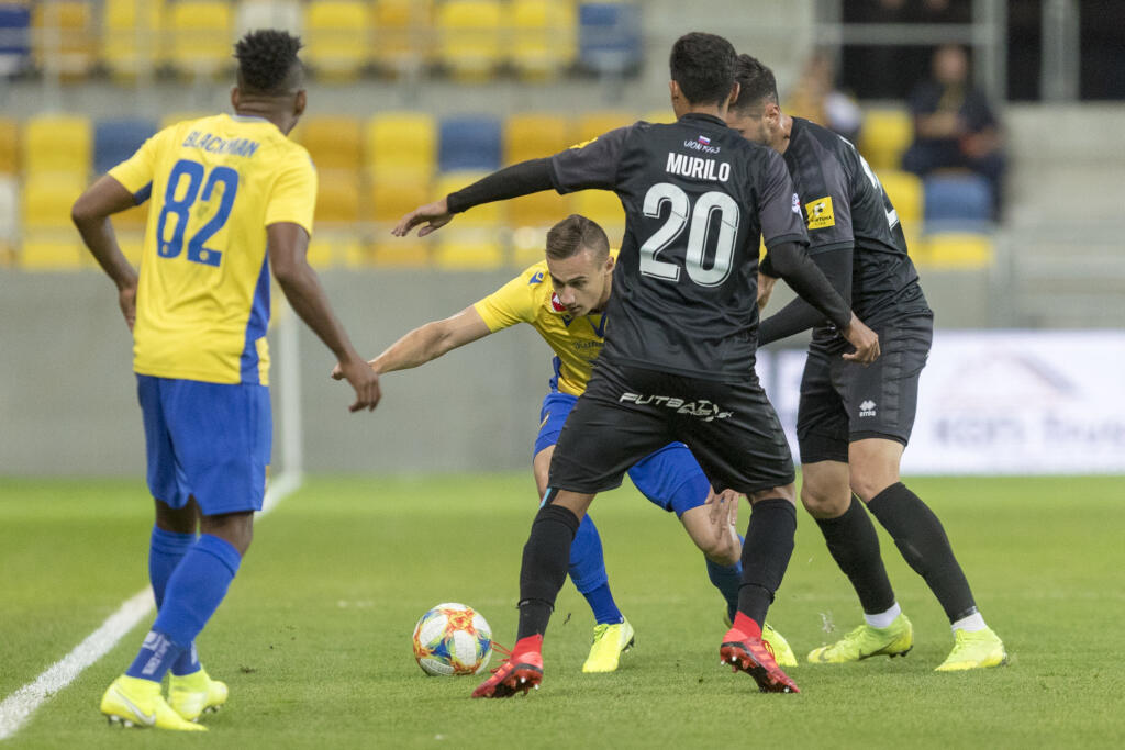 Futbalové kluby už majú od vlády povolenie opäť zarezávať naplno.