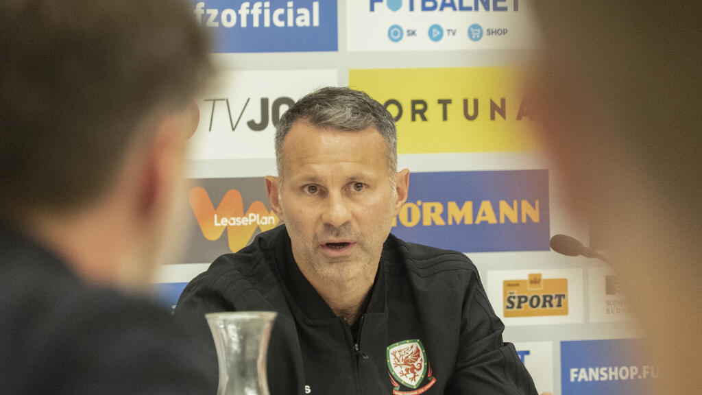 Waleský dnes už tréner Ryan Giggs má toho na rováši viac než dosť. S manželkou Stacey Cookovou bol ženatý 10 rokov. Manželstvo skončilo, keď sa prevalilo, že má milenecký vzťah so švagrinou Natashou. NO a to nebola jediná jeho milenka.