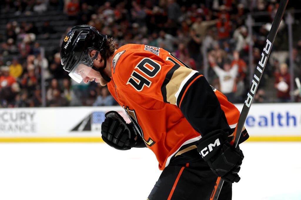Pavol Regenda v tejto sezóne zbiera prvé štarty v NHL.