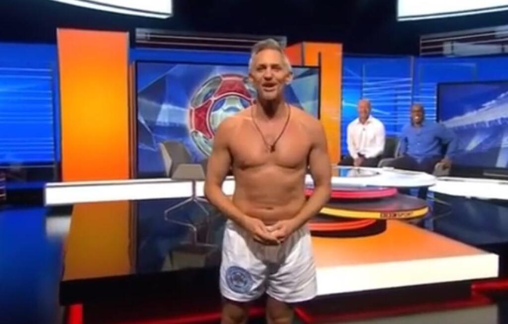 Gary Lineker sa stavil, že keď jeho bývalý klub Leicester bude majstrom, on bude komentovať v spodnom prádle. Stávku prehral