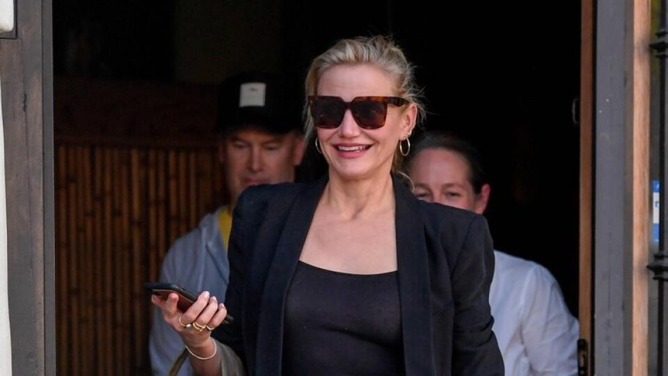 Сплетник знаменитости. Сплетни про звезд. Sharon Stone Paparazzi los Angeles.