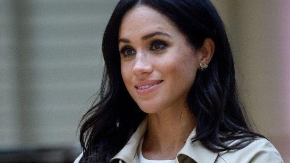 Meghan Markle nie je jediná: Toto je 15 celebrít, ktoré randili s kráľovskými príslušníkmi