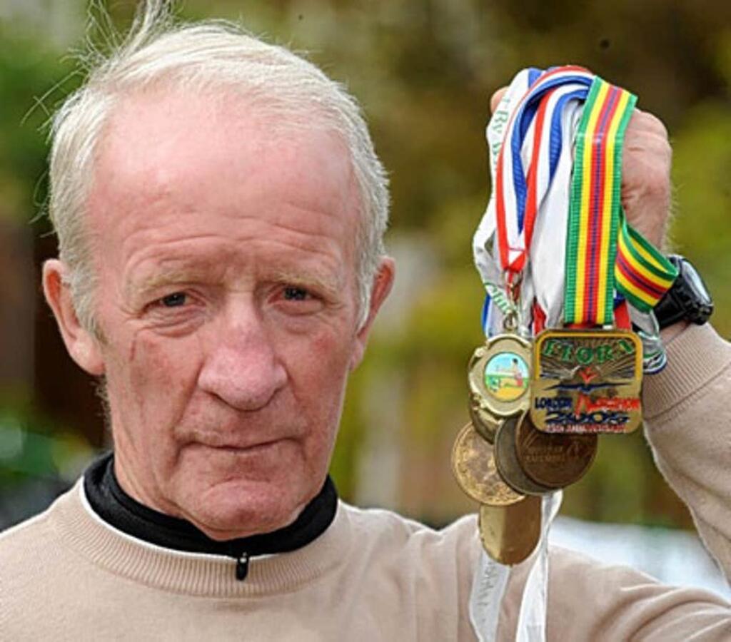 Na Londýnskom maratóne v roku 2010 si vtedy 69-ročný Anthony Gaskell odskočil mimo trať a predstieral zranenie.