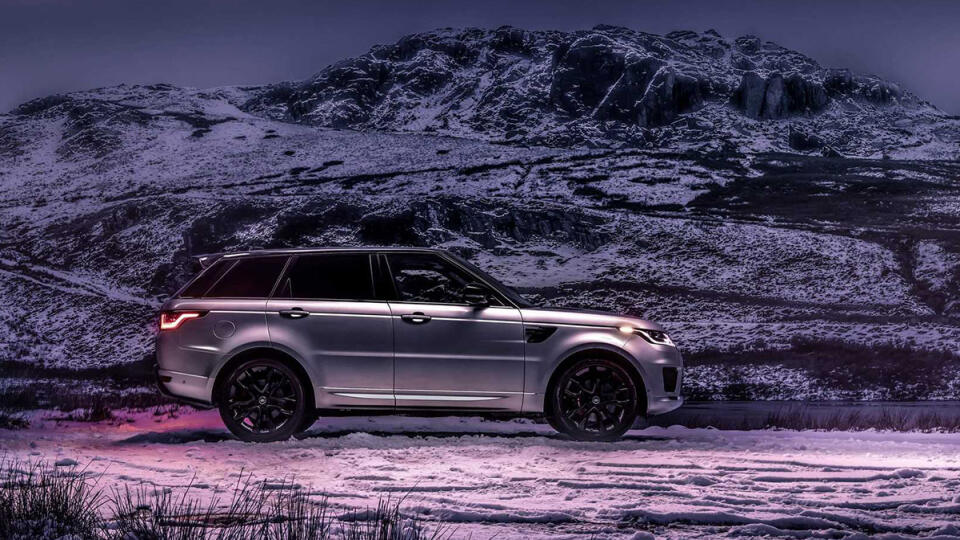 Range Rover Sport HST - elektrický pomocník sa aktivuje pri štarte