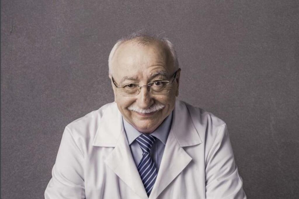 Profesor Juraj Šteňo: Lekárov bolí srdce, keď stoja pacienti v noci pred nemocnicou