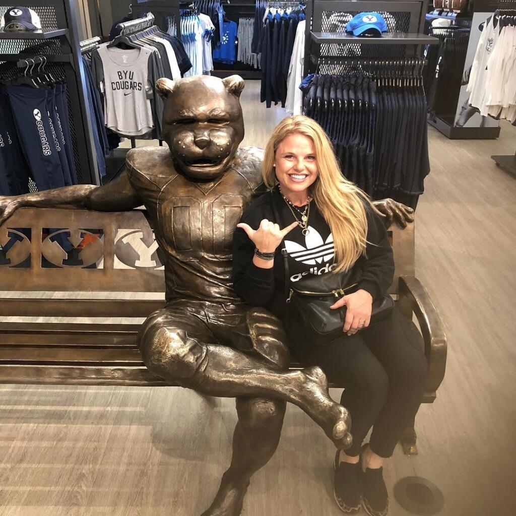 Mladého quarterbacka draftoval New York Jets a na drafte sa s ním objavila poriadne sexi blondína. Internet okamžite začal riešiť, ktože sa to objavil po Wilsonovom boku, až prišiel na to, že to nie je jeho priateľka, ale mama.