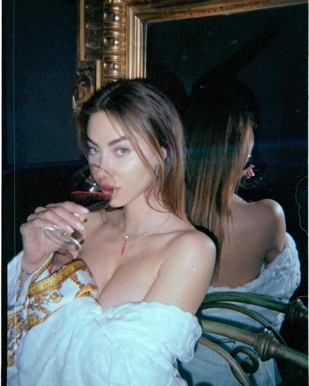 Valentina Fradegrada je talianska modelka.