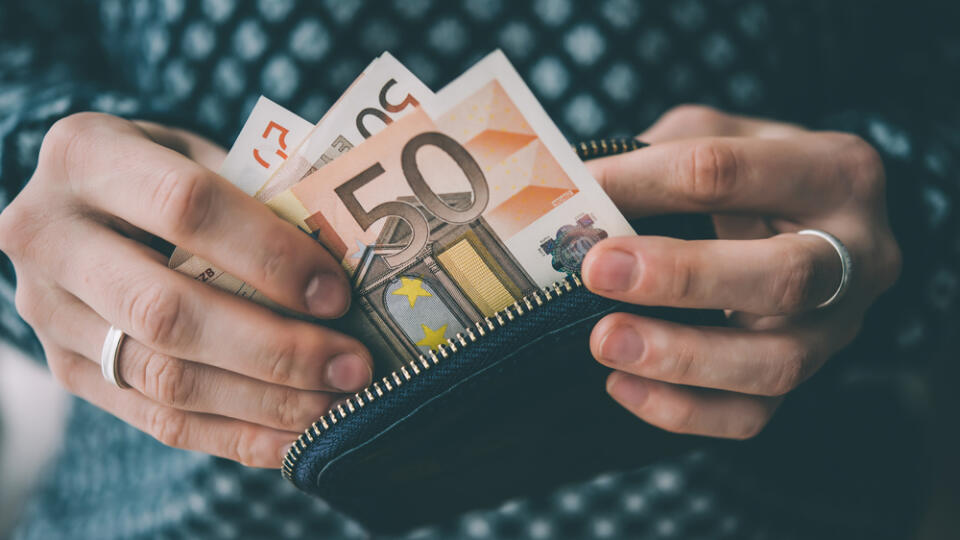 Ako vyzerá priemerná čistá mzda zamestnancov? Vo väčšine regiónov na Slovensku je nižšia ako tisíc eur. Jedinou výnimkou je Bratislavský kraj.