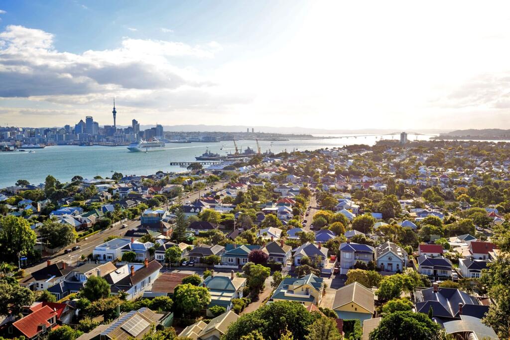 Obyvatelia Aucklandu na Novom Zélande dostanú za vysťahovanie motivačnú sumu.
