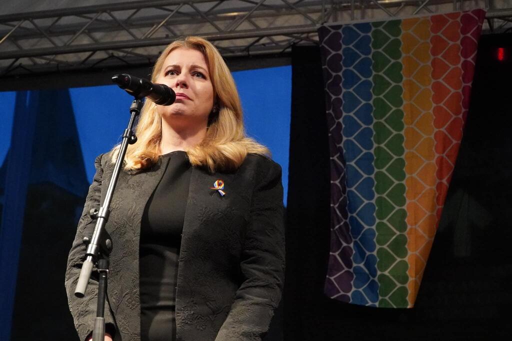 Pochodu proti nenávisti voči LGBTI komunite sa zúčastnila aj prezidentka Zuzana Čaputová. Taktiež vystúpila s príhovorom a potláčala slzy priamo na pódiu!