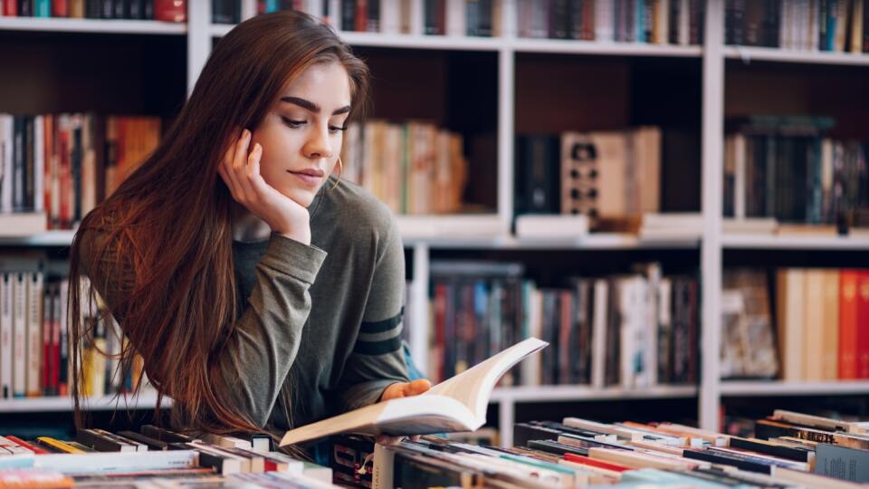 Young,Female,Customer,Reading,A,Book,In,Bookstore,While,Buying