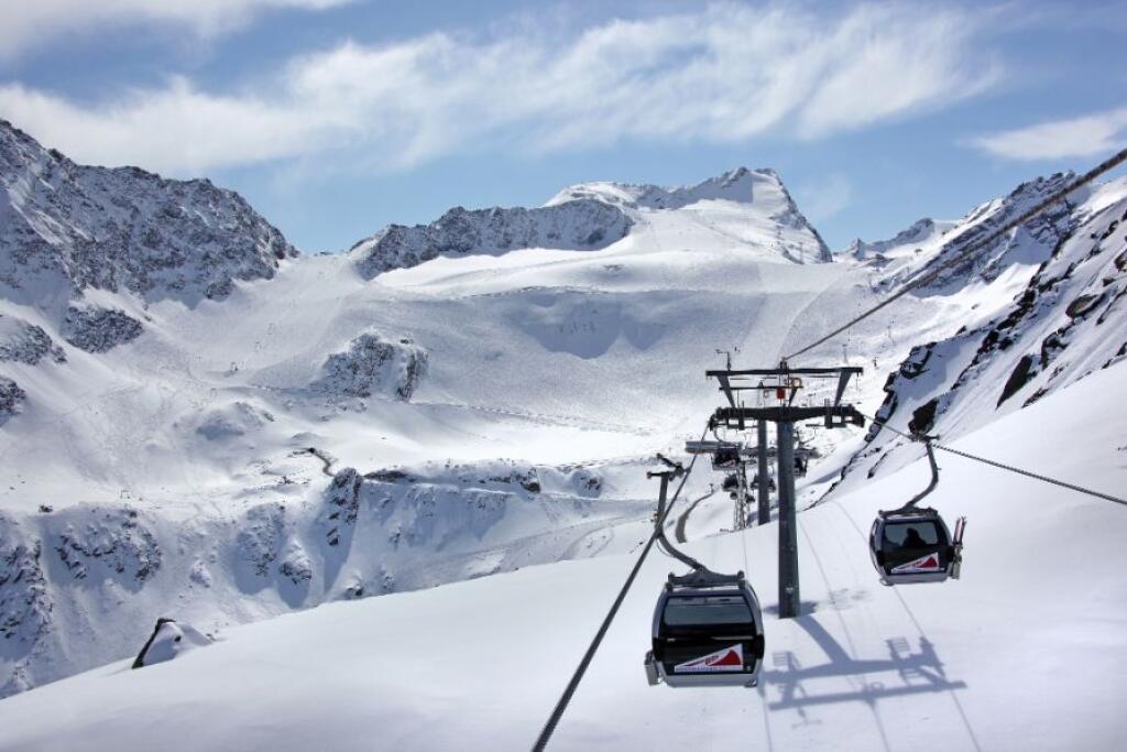 Sölden je známe turistické stredisko v Rakúsku, ktoré ročne navštívia tisíce turistov.