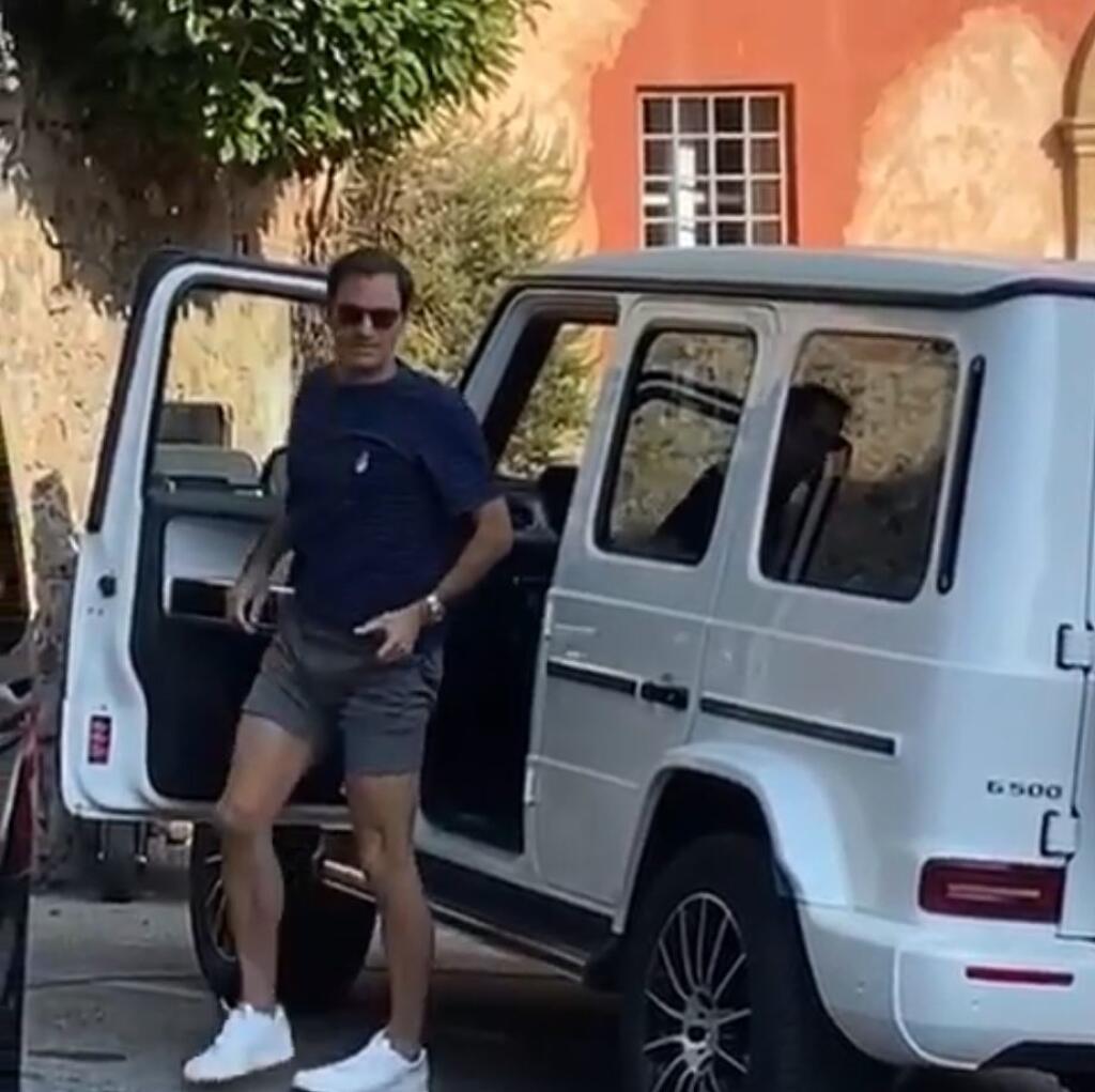 Roger Federer natáčal reklamu pre Mercedes vo švajčiarskom mestečku Ticino. Pozornosť však nepútal len on, ale aj jeho slovenská manželka Mirka.