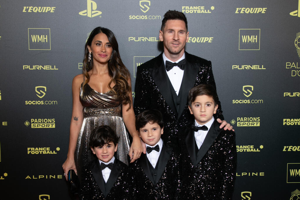 Lionel Messi obliekol synom to isté, čo mal na sebe on. Jeho manželka Antonela zažiarila na galavečere v zlatých šatách.