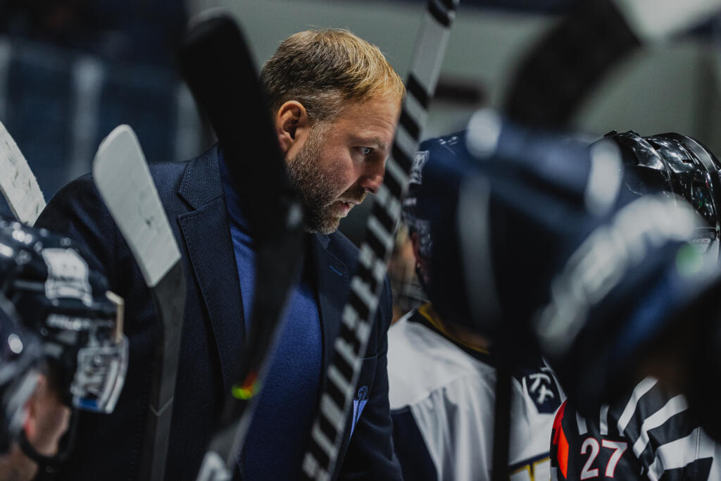 Na snímke Robert Döme (Slovan) počas zápasu 1.kola Tipos Extraligy 2021/2022 medzi HC Slovan Bratislava a HK Dukla Trenčín.