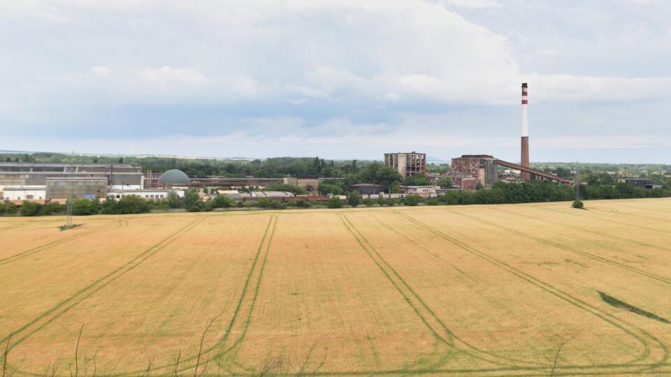 Na snímke v pozadí areál bývalej fabriky Niklová huta v Seredi v piatok 3. júla 2020. FOTO TASR - Lukáš Grinaj