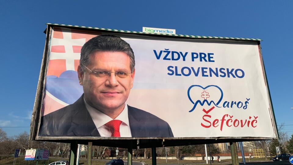 Bilbord kandidáta na prezidenta Maroša Šefčoviča.