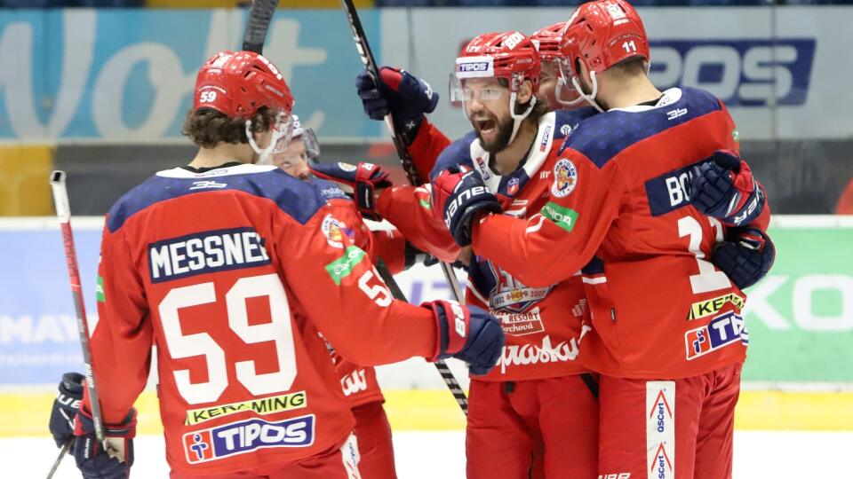 Na snímke zľava gólová radosť hráčov Zvolena v zápase 27. kola Tipos extraligy v hokeji HKM Zvolen - HC Košice vo Zvolene 8. januára 2023. FOTO TASR - Ján Krošlák