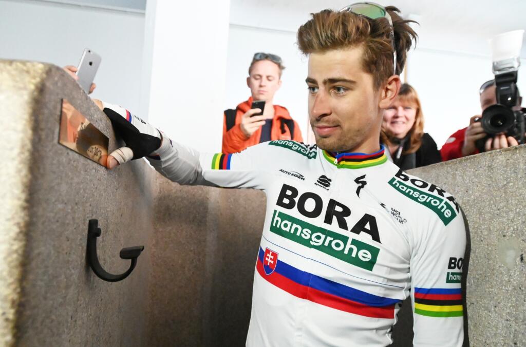 Na slávnej Paríž - Roubaix vlaňajší triumf neobhájil, skončil piaty.