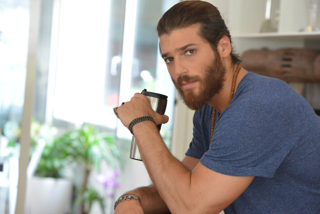 Can Yaman zo seriálu S hlavou v oblakoch