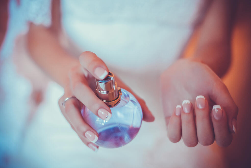 Viete, ako parfum správne nanášať?