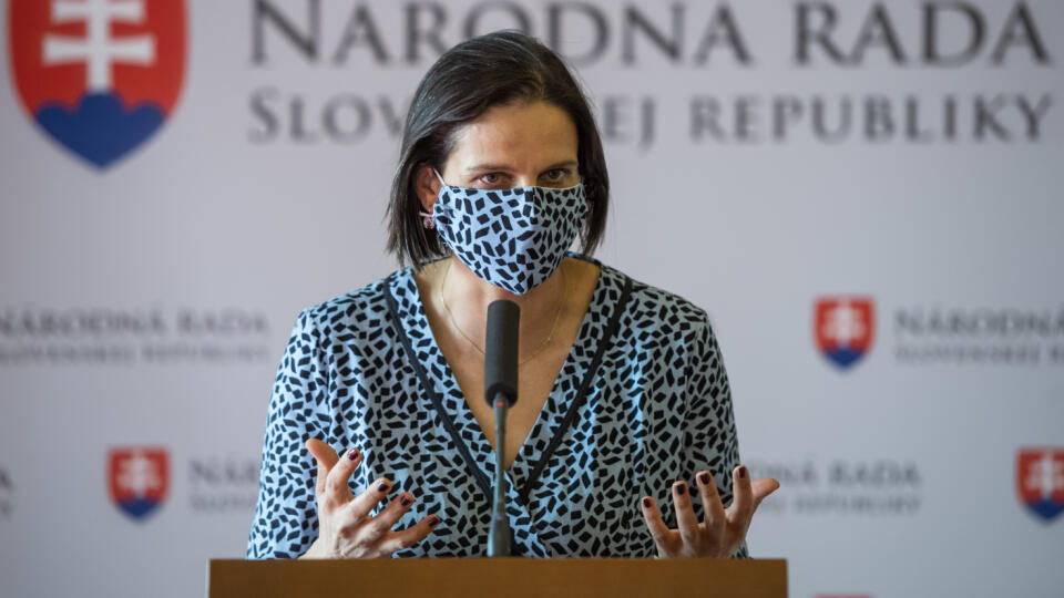 Na snímke ministerka spravodlivosti SR Mária Kolíková (Za ľudí) počas tlačovej konferencie k opakovanému predĺženiu núdzového stavu počas 24. schôdze Národnej rady SR v Bratislave v stredu 24. februára 2021. FOTO TASR - Jaroslav Novák