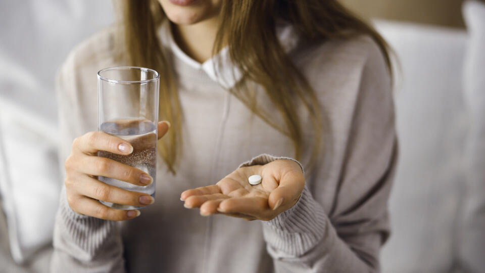 Close-up,Woman,Holding,Pills,Time,To,Take,Medications,,Cure,For