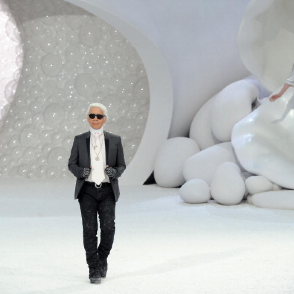 Karl Lagerfeld na módnej prehliadke Chanel v roku 2012