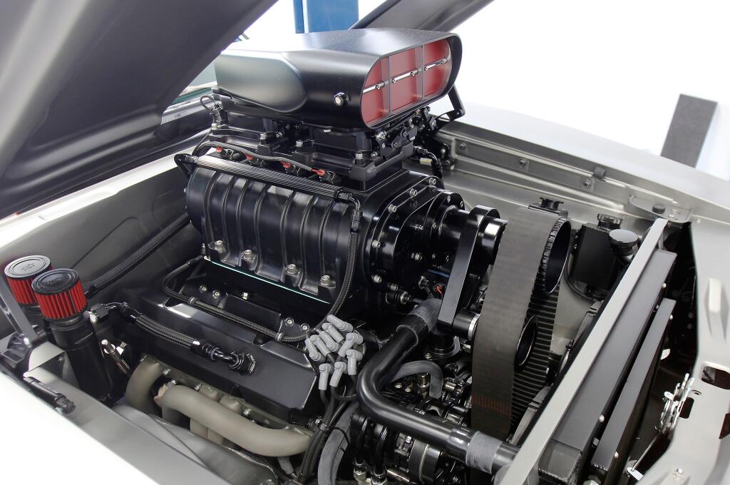 Dodge Charger R/T z roku 1970 Saganovi kompletne rozobrali a prispôsobili jeho požiadavkám.