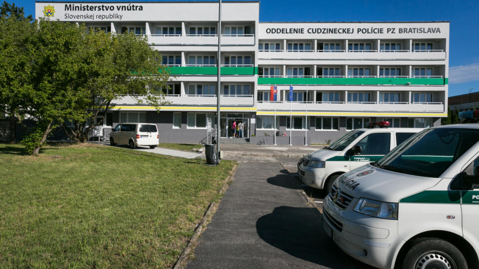 Na snímke oddelenie cudzineckej polície v Bratislave.