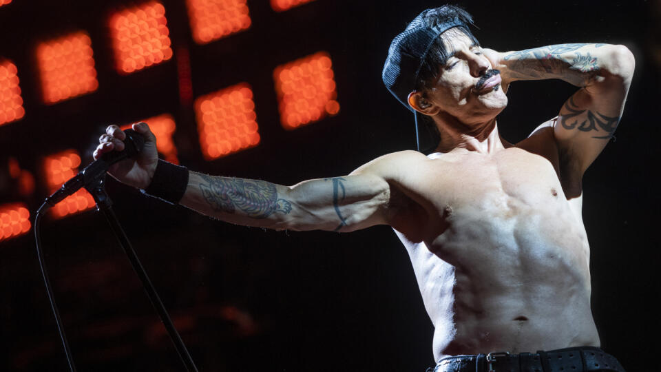 Na snímke spevák Anthony Kiedis počas koncertu americkej rockovej skupiny Red Hot Chili Peppers na hudobnom festivale Lovestream 12. júna 2022 na Národnom futbalovom štadióne v Bratislave. FOTO TASR - Jaroslav Novák
