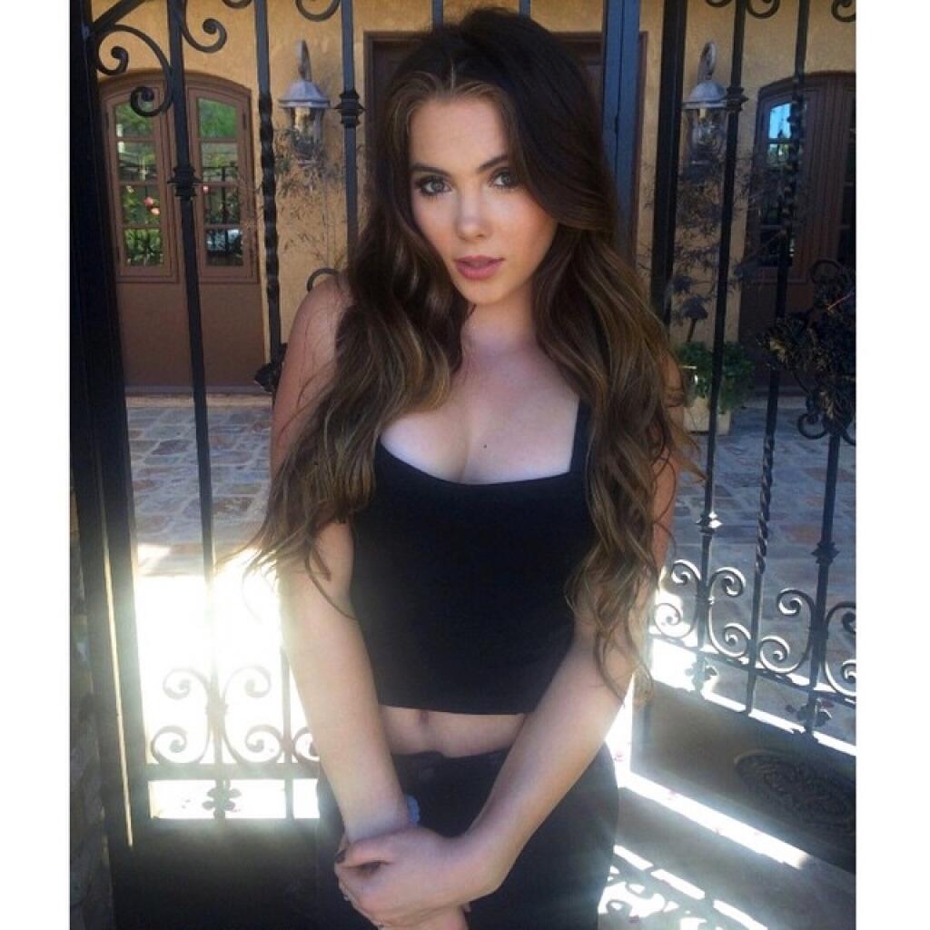 Sexi McKayla Maroney sa opäť vyz'vyvo prezentuje na sociálnych sieťach.