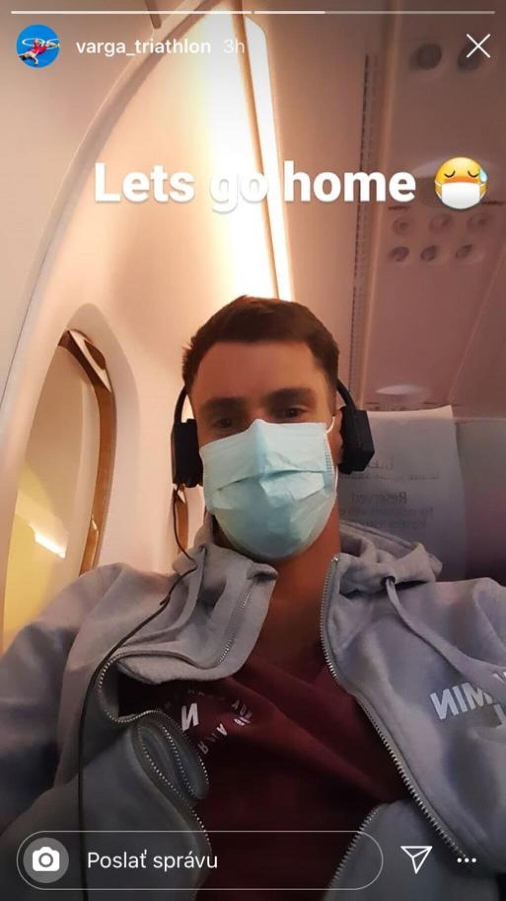 Aj triatlonový reprezentant Slovenska Richard Varga uniká pred koronavírusom a s rúškou na ústach smeruje na Slovensko!