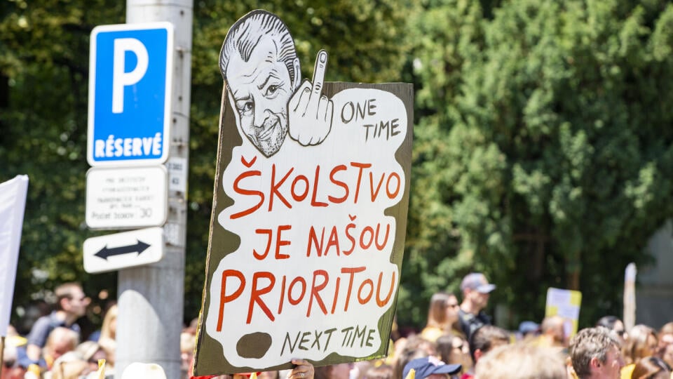 Plánovaný protest učiteľov s cieľom zlepšiť ich pracovné podmienky.