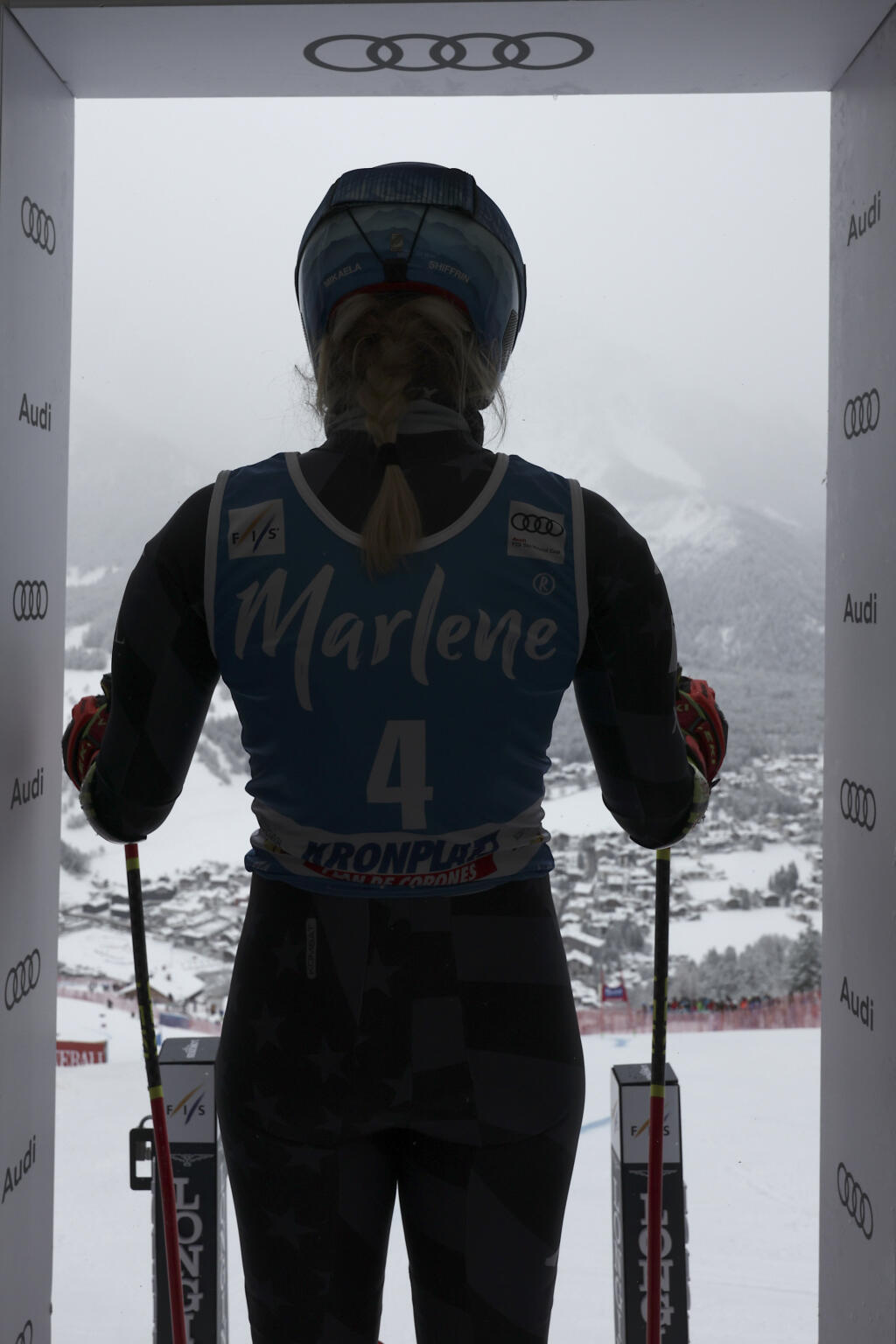 WA 47 Kronplatz - Americká lyžiarka Mikaela Shiffrinová stojí na štarte 1. kola obrovského slalomu Svetového pohára v alpskom lyžovaní v talianskom stredisku Kronplatz v utorok 24. januára 2023. FOTO TASR/AP
United States' Mikaela Shiffrin prepares to start an alpine ski, women's World Cup giant slalom, in Kronplatz, Italy, Tuesday, Jan. 24, 2023. (AP Photo/Gabriele Facciotti)