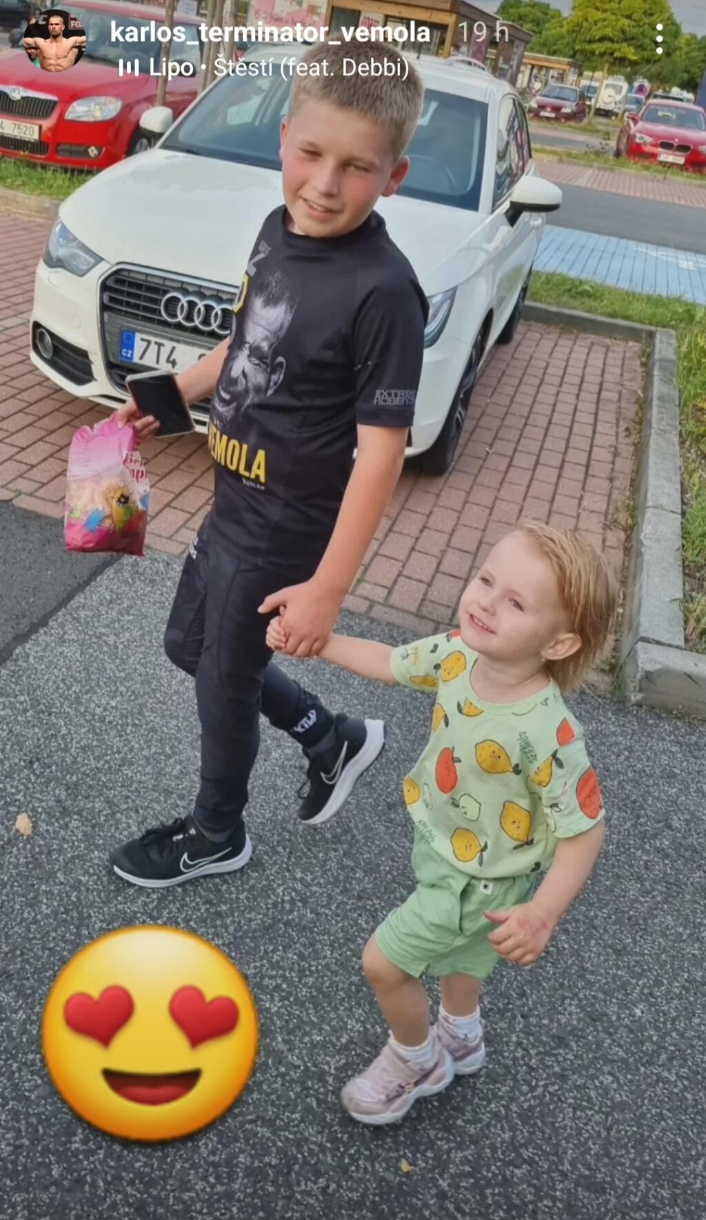 Môžete to vidieť aj v týchto príbehoch, ktoré MMA zápasník zverejnil na svojom Instagrame. Zdá sa, že so CJ-om si veľmi rozumie aj Lili.