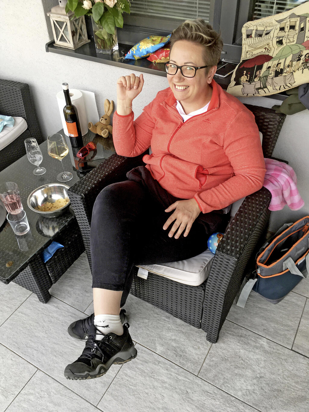 Vnútorne ju pribúdajúce kilá trápili, ale navonok sa tvárila, že je spokojná.