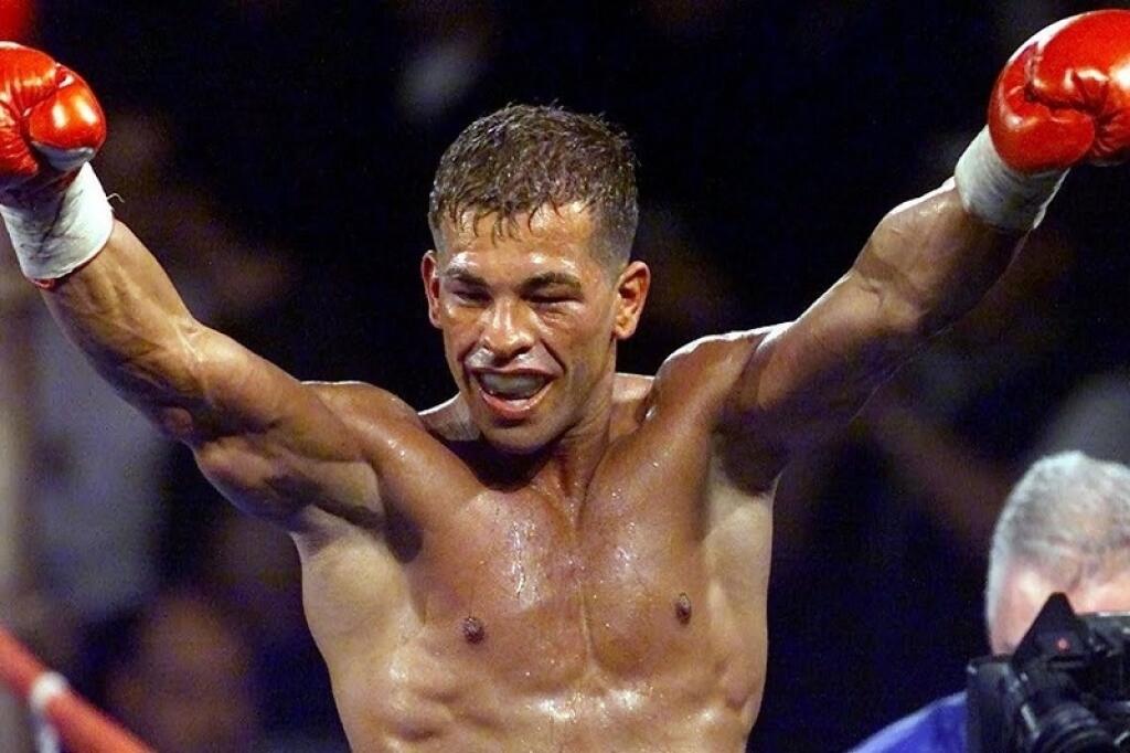 ARTUR GATTI (†37) - Kanadský boxer sa obesil 11. júla 2009 v skorých ranných hodinách na drevenom stĺpe schodiska vo výške približne dva metre nad zemou. Rodák z Montrealu sa údajne postavil na stoličku a následne ju pod sebou rozhojdal. Podľa pitevnej správy visel vyše tri hodiny, než sa jeho bezvládne telo zrútilo na zem.