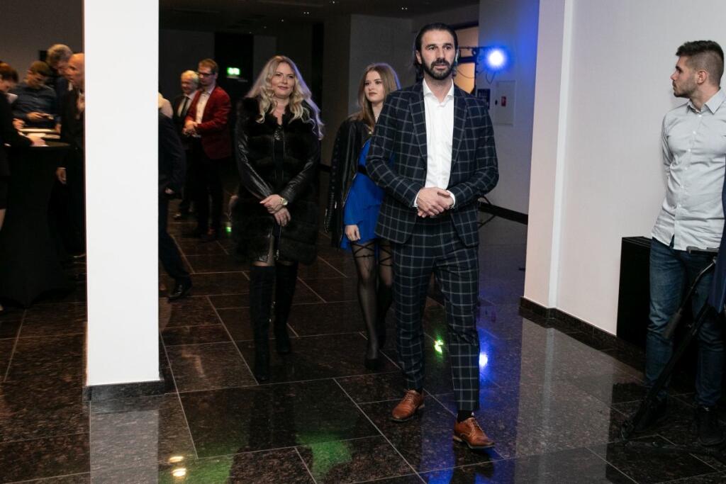 Viktoria prišla v sprievode svojho otca Martina Ševelu a mamy Lucie.