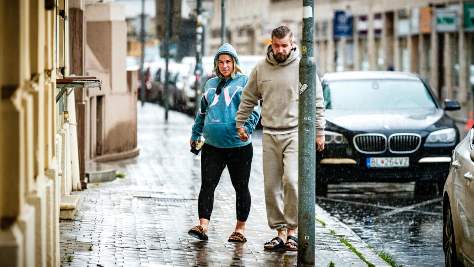 Bývalá slovenská tenistka Dominika Cibulková absolvovala spoločne s manželom Michalom Navarom test na Covid19, pár dní pred plánovaným termínom pôrodu.